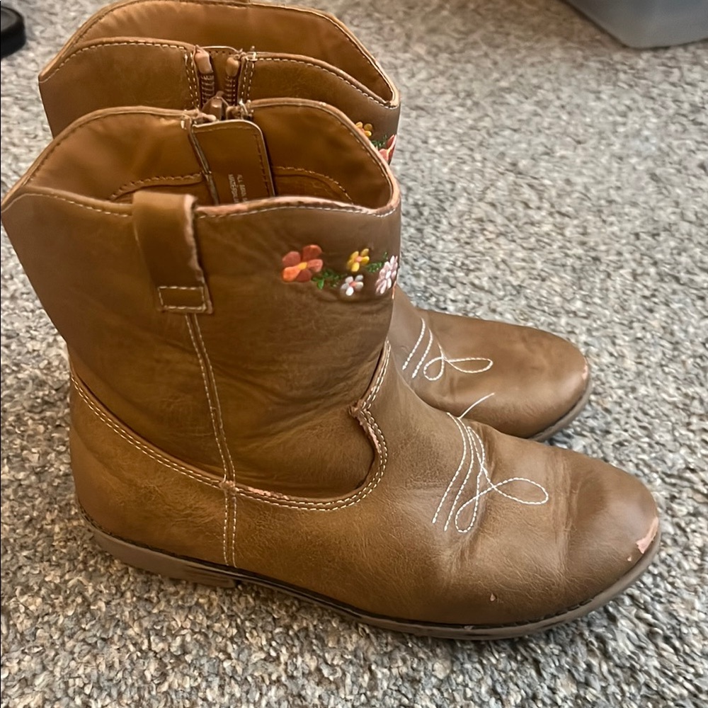 Brown Leather Western Boots with Decorative Stitching
